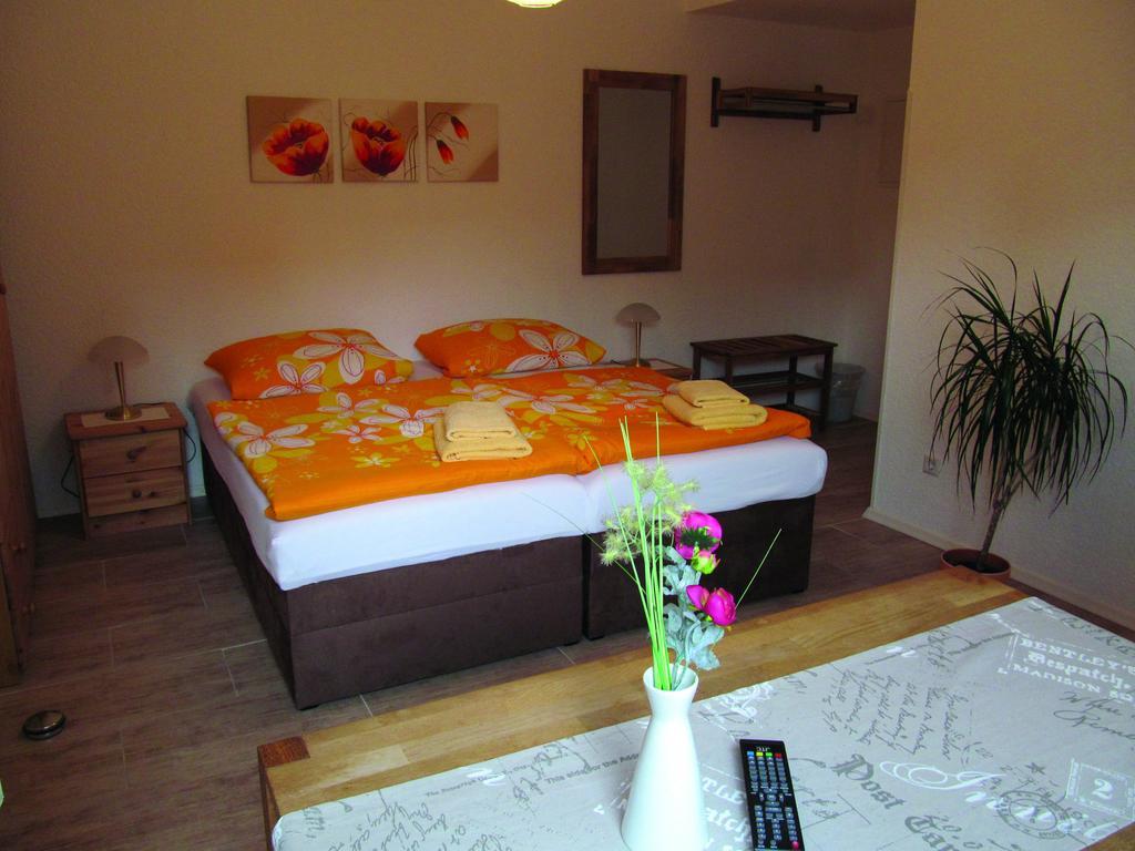 Pension Zum Birnbaum Brandenburg  Exterior photo